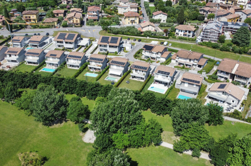 Iniziativa Gilioli Costruzioni - Costruzione di 12 ville, 3 palazzine quadrifamiliairi e 4 ville bifamiliari - Residenze del Parco- Padenghe sul Garda